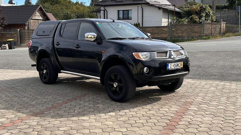 Vând Mitsubishi l200