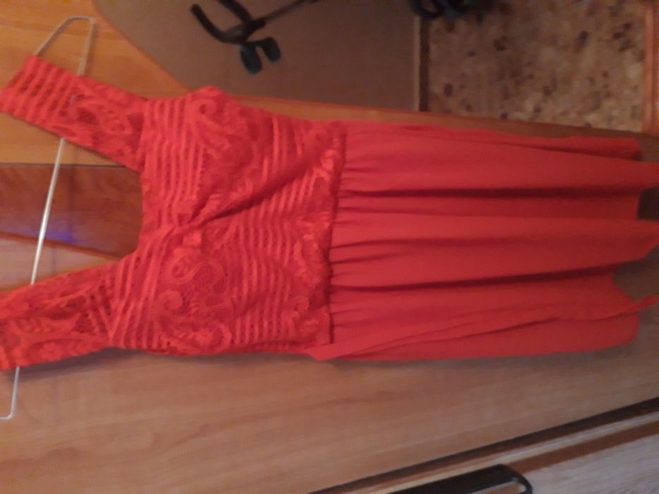 Rochie rosie cu bretele