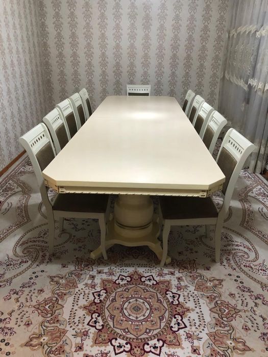 Продам стол в отличном состоянии вместе со стульями