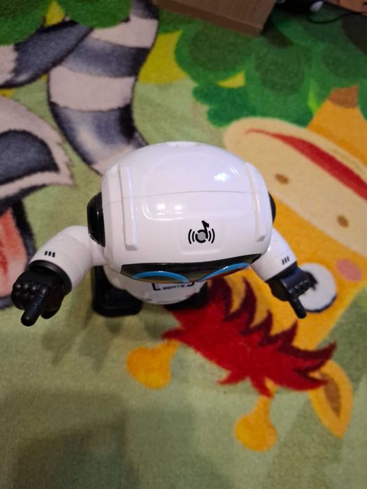 Танцуващ робот  Silverlit beats