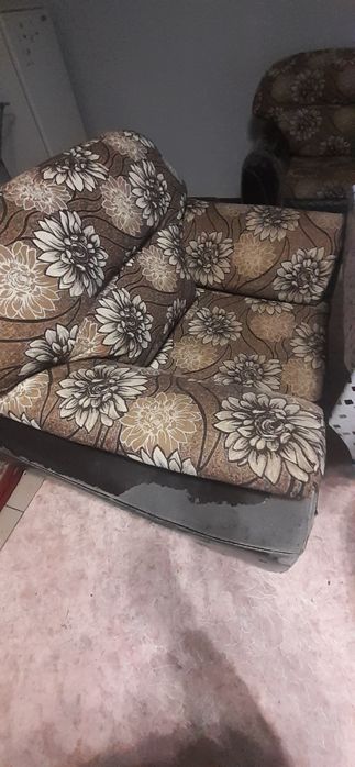 Продам диван и два кресла