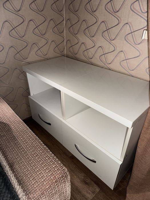 Продаем шкаф,шифонер,тумбочку