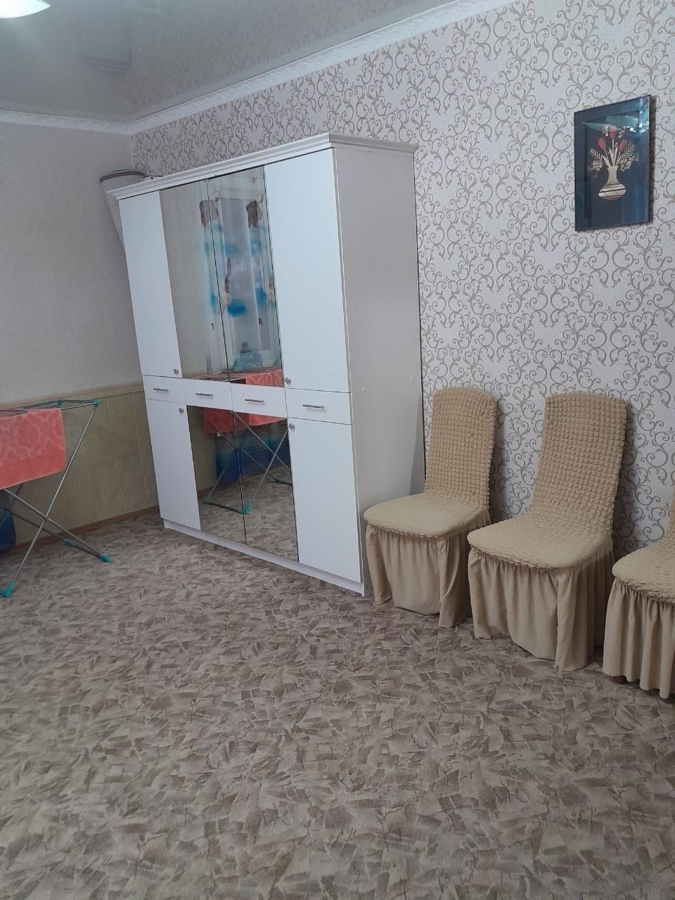 Продам дом полностью благоустроенный. С центральным отоплением.