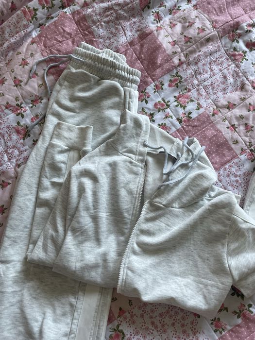 Спортен Комплект в светло сиво