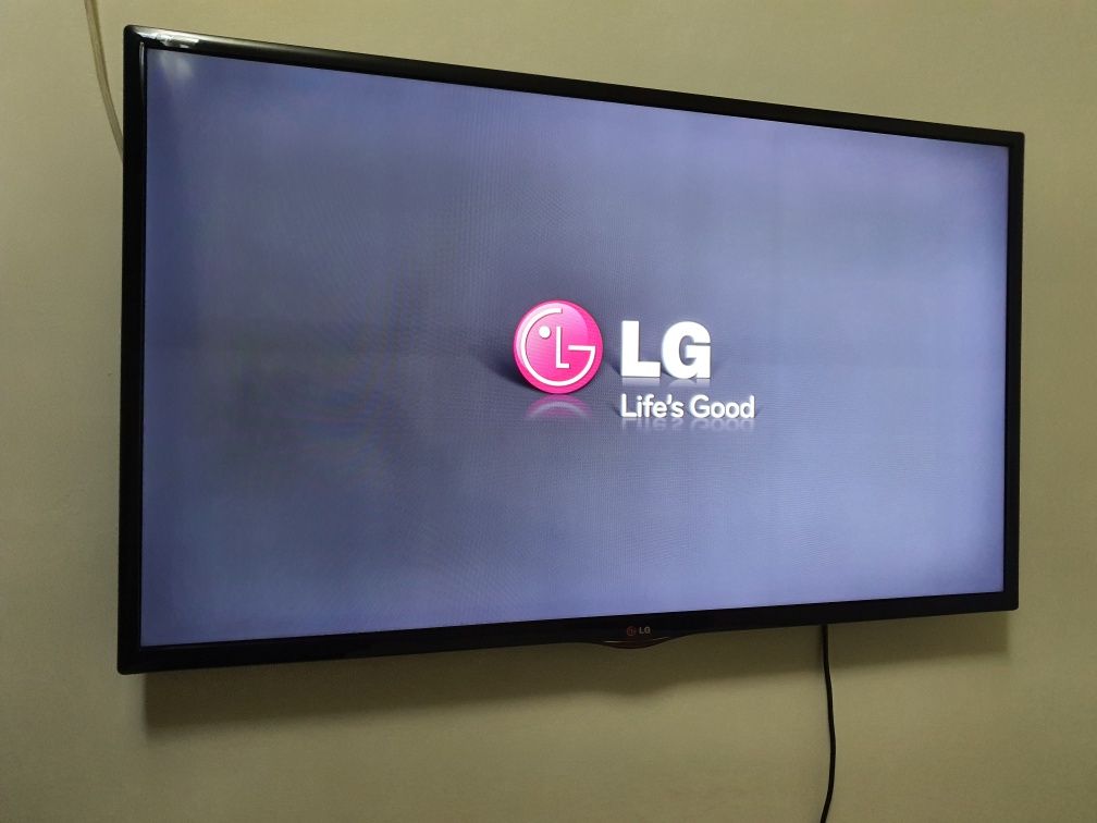 LG smart 3d cinema 110cm/2perechi ochelari/telecomandă.