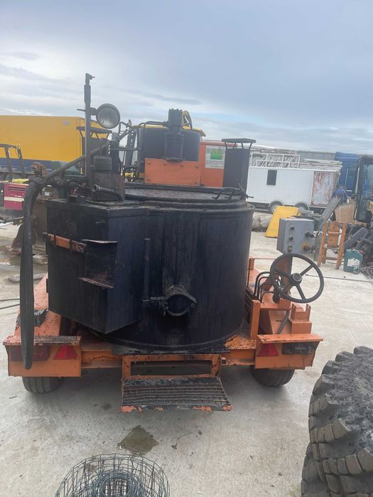 Masina colmatat rosturi gudronator Grun RVK 450i-S