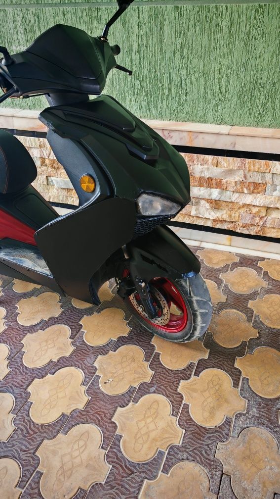 Skuter italya r2.  5.500 sum