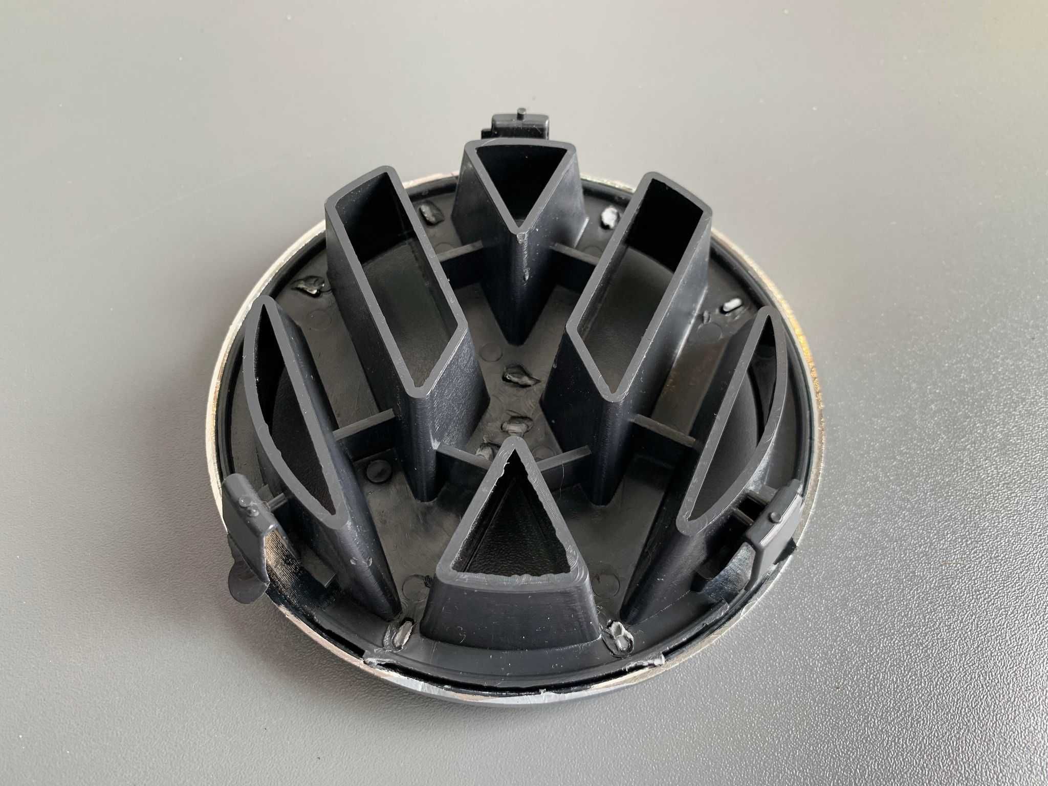 Emblema sigla grila Volkswagen Golf 6 Passat B6 B7 B8