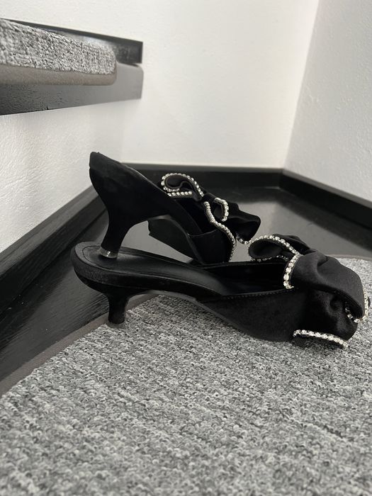 Papuci cu fundițe mărime 38