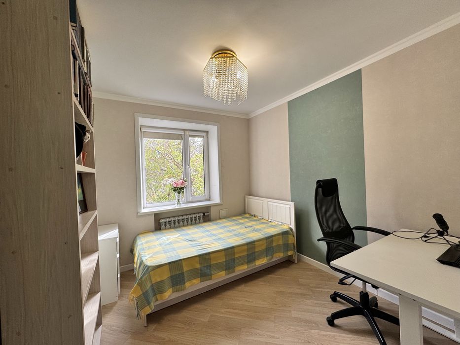 Продаётся 4 комн. кв - мкр.Степной-4, дом 12