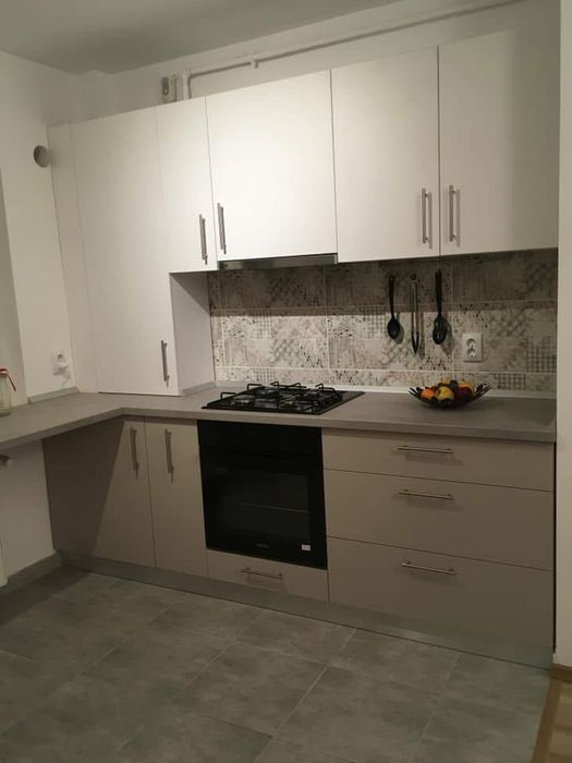 Chirie/Apartament cu doua camere, C. Surii Mici, calduros si luminos