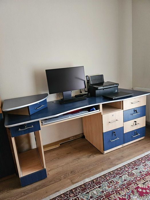 Masa de birou cu 8 sertare,polita tastarura si suport PC
