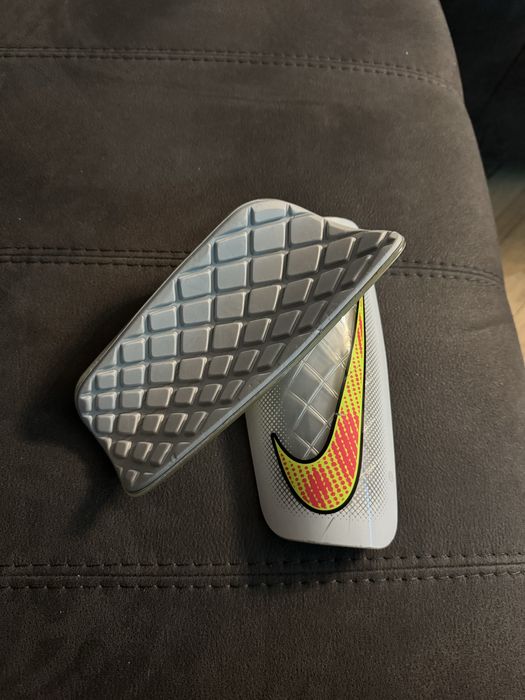 Футболни кори + подарък футболни чорапи (калци)