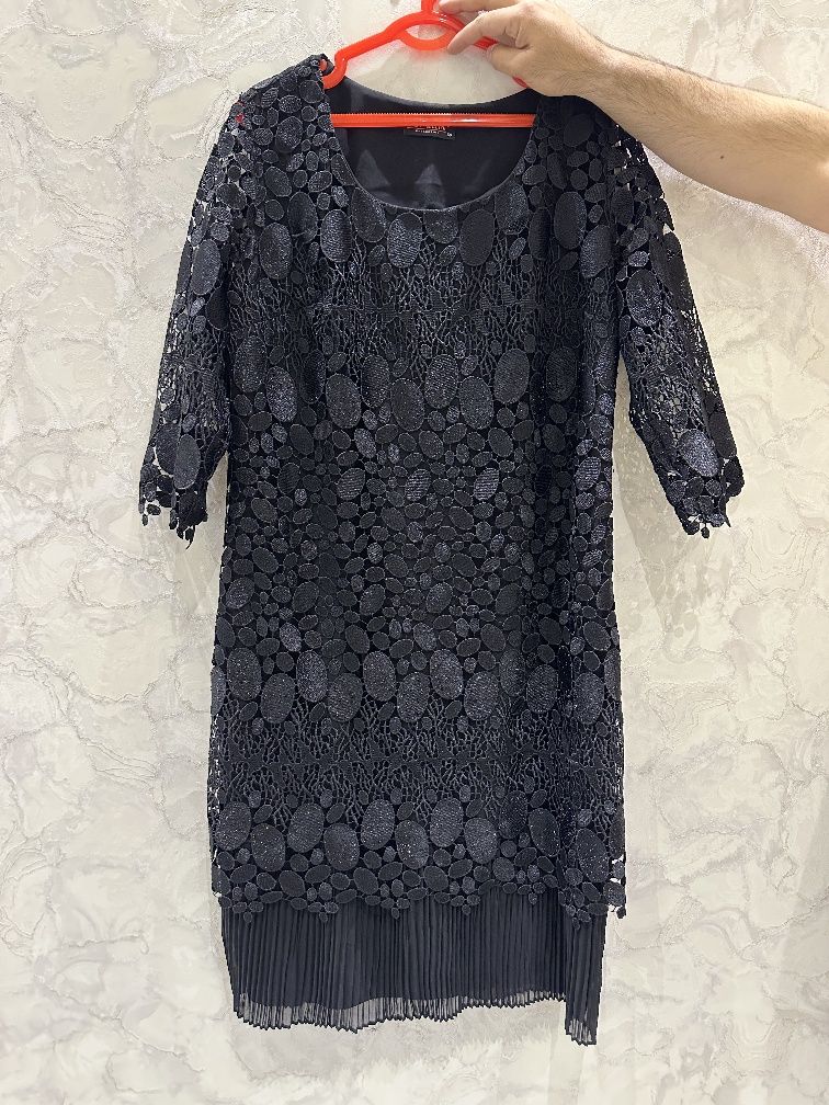 Почти новая турецкая платье размер 44
Очень красиво сидит 
Жуда чиройл