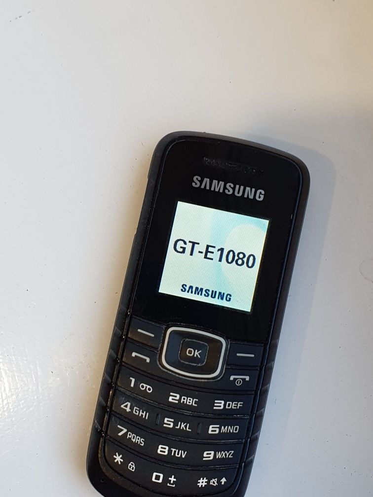 Telefon cu butoane GT-E1080 cu incarcator