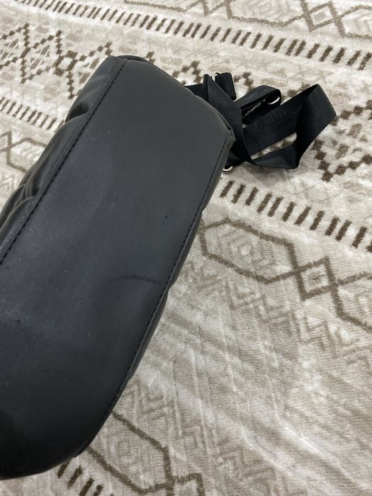 Дамска черна чанта