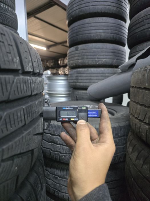 4 Броя Гуми 235/50/19 Pirelli 2x6,8mm 2x5mm