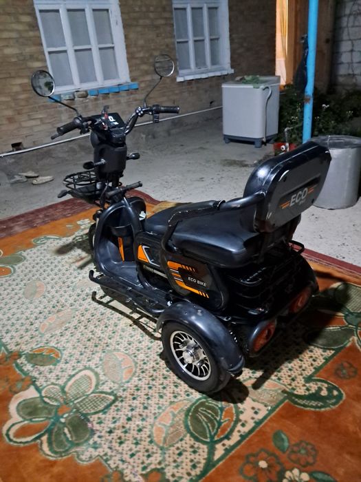 Skuter navoiy aybi yoq ideal  yangii 5 ta akmulator 60km/h tezlik