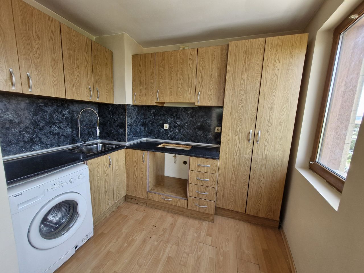 Продава се Четиристаен апартамент в Плевен, Дружба 2 - 131 кв.м за 1060 €/кв.м - Снимка #1
