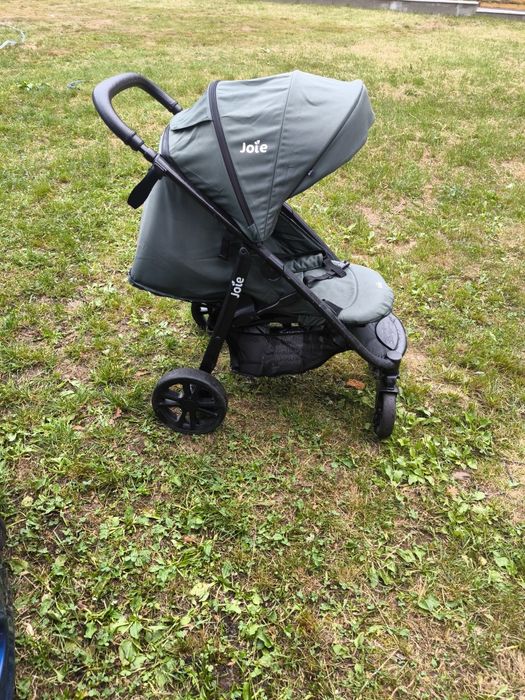 Vând cărucior Joie Litetrax 4