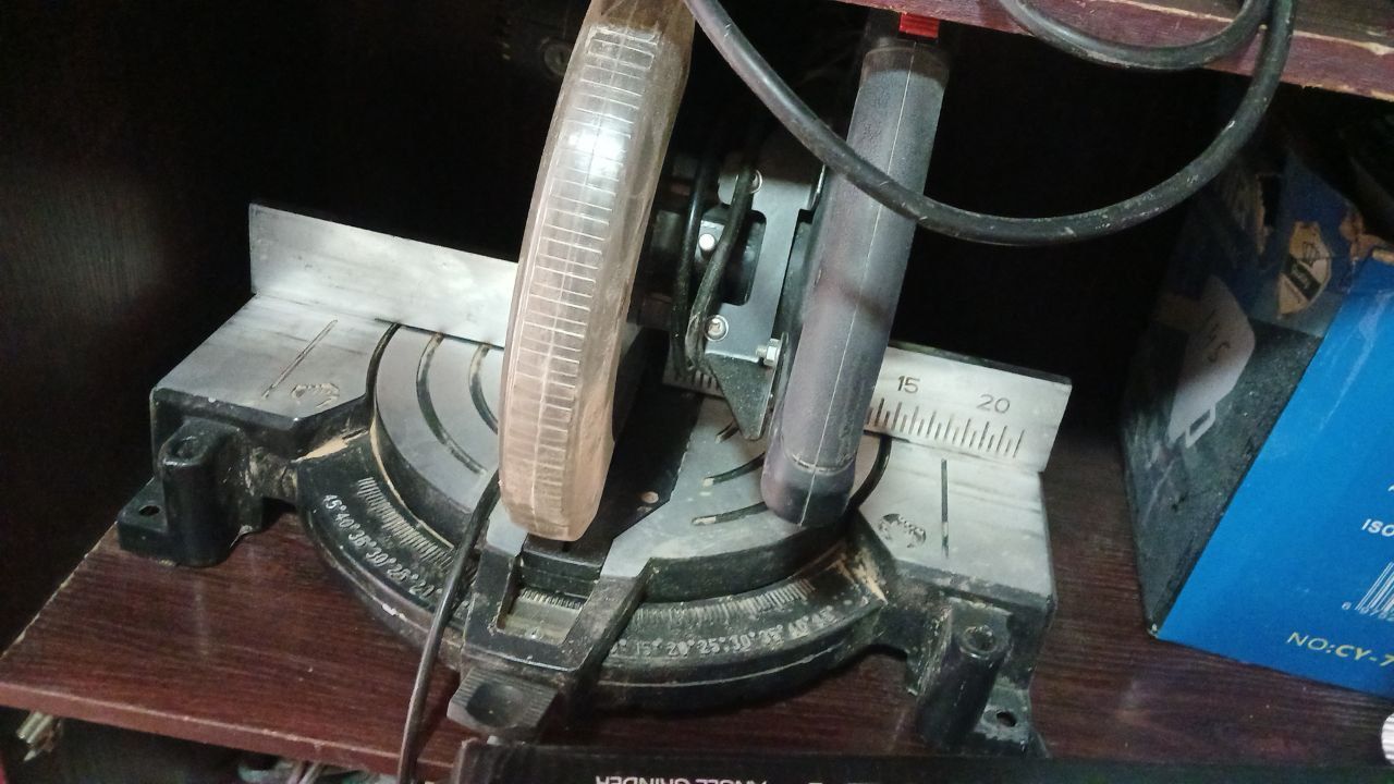 Elektroinstrument  sotiladi