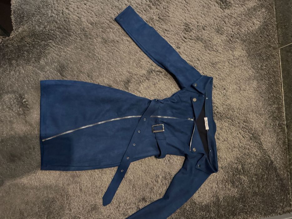 Красива рокля в тъмно синьо