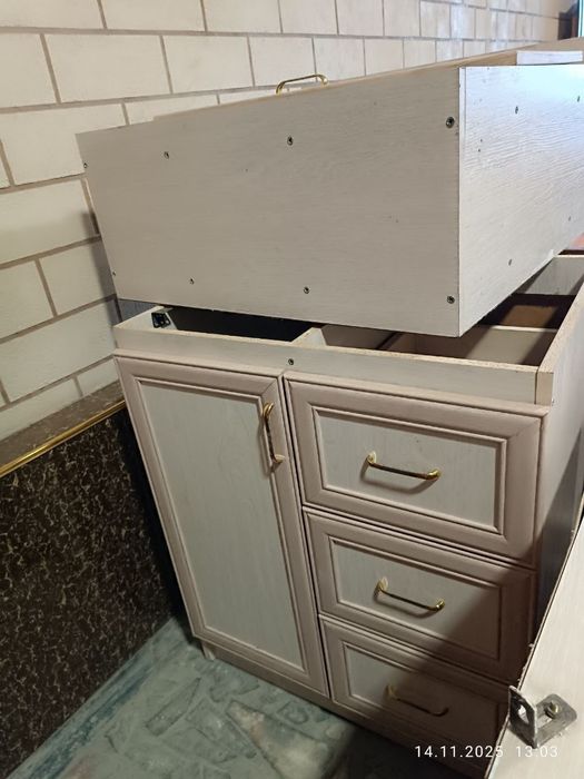 Кухонная гарнитура сотилади