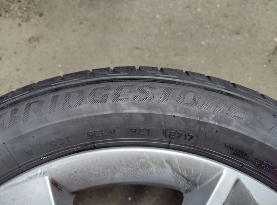 Vând anvelope și jenti Skoda pe 17