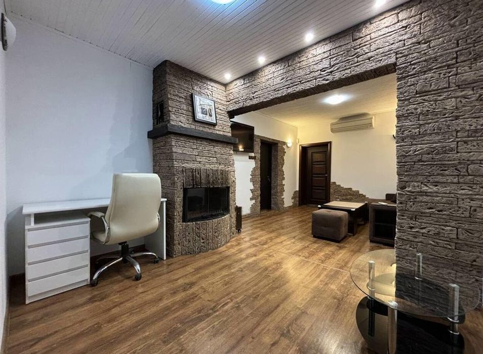 Дава се под наем Етаж от къща в Пловдив, Кършияка - 98 кв.м за 550 € - Снимка #1