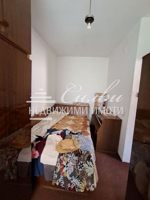 Етаж от двуетажна ТУХЛЕНА къща на плоча – кв. Военно училище.