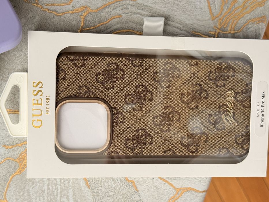 Калъф за 14 про макс GUESS кафяв с кутия