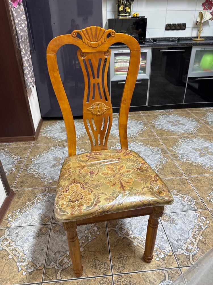 Срочно продам стулья в гостинную/кухню