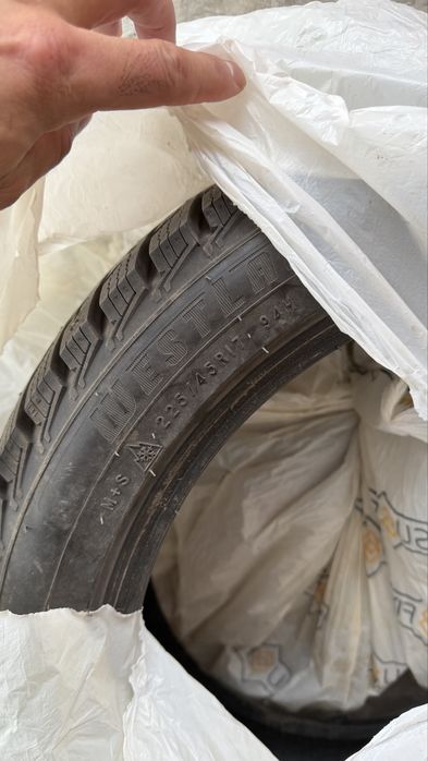 Зимние шины 225/45/17 шипованный