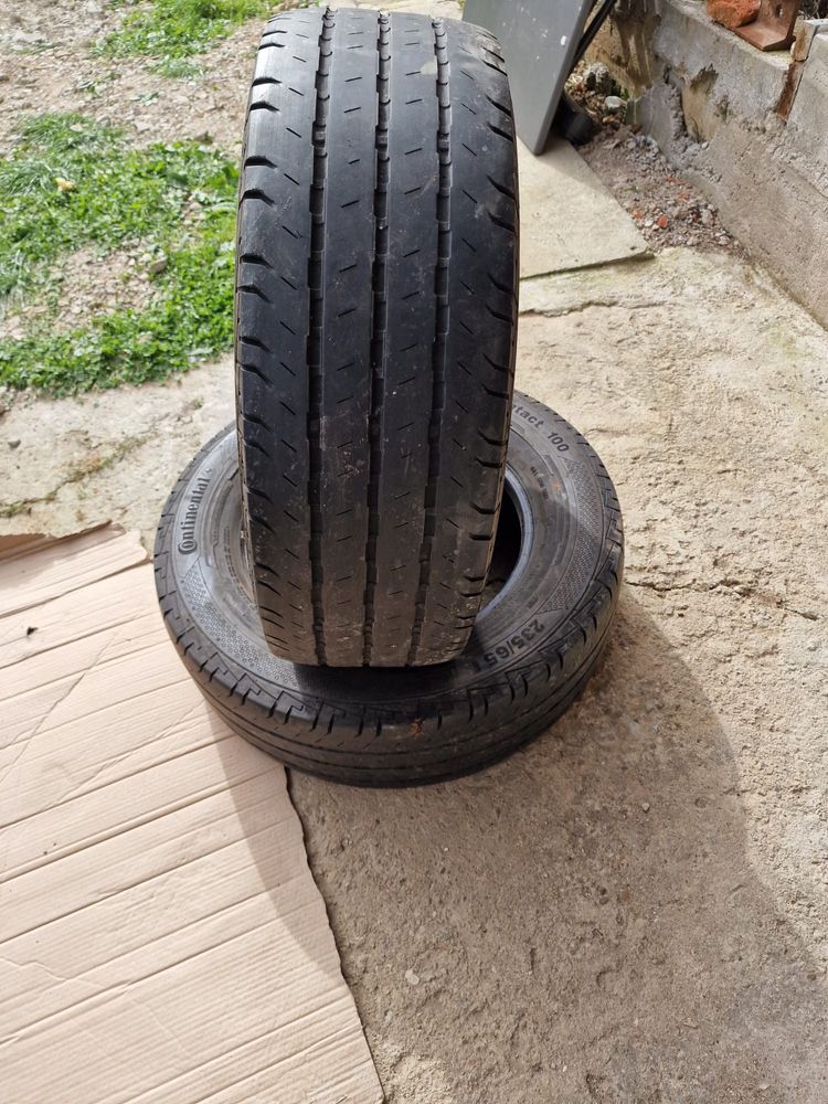 Vand 2 cauciucuri 235/65 R16 C Continental