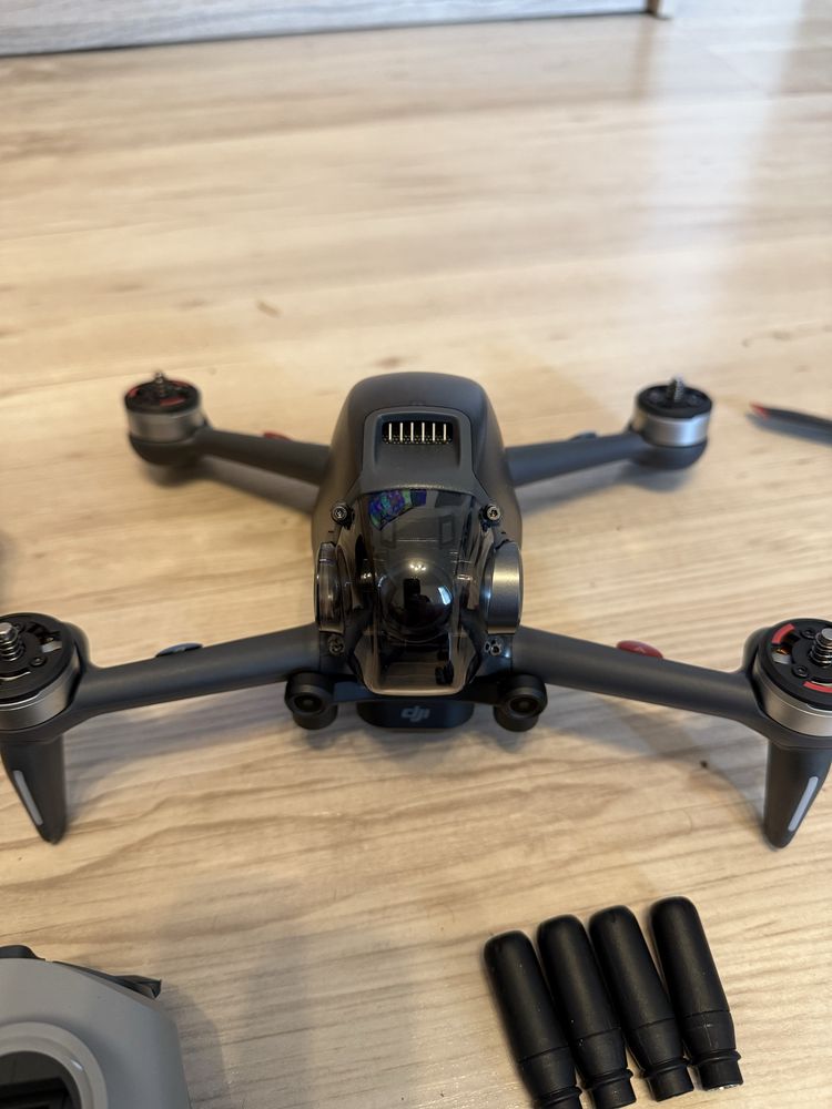 Oferta unica!Drona DJI FPV ca noua cu doar 4 zboruri