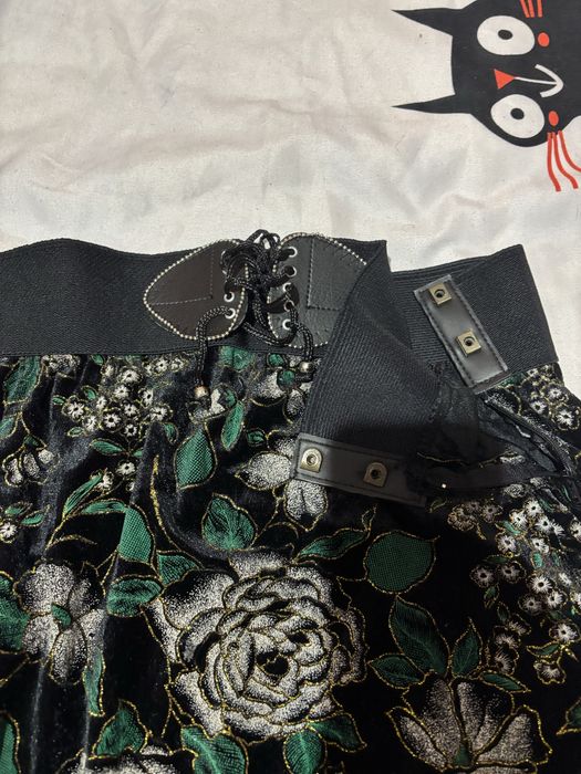 Vând fustă traditională, model vechi.