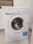 Vând masina de spalat Indesit 5kg
