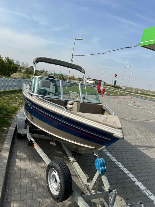 Ambarcatiune LUND 1750 TYEE aluminiu+motor Mercury 150CP+peridoc 2 axe