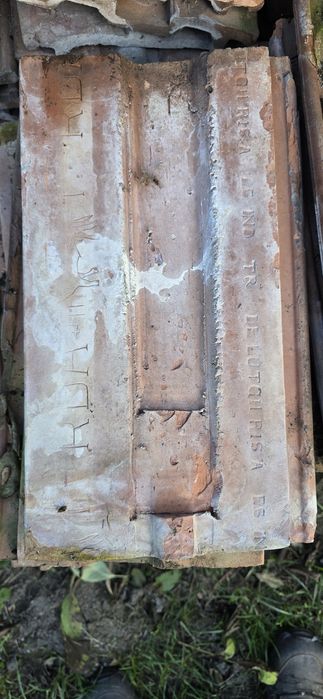 Vând țiglă (nu e nouă)