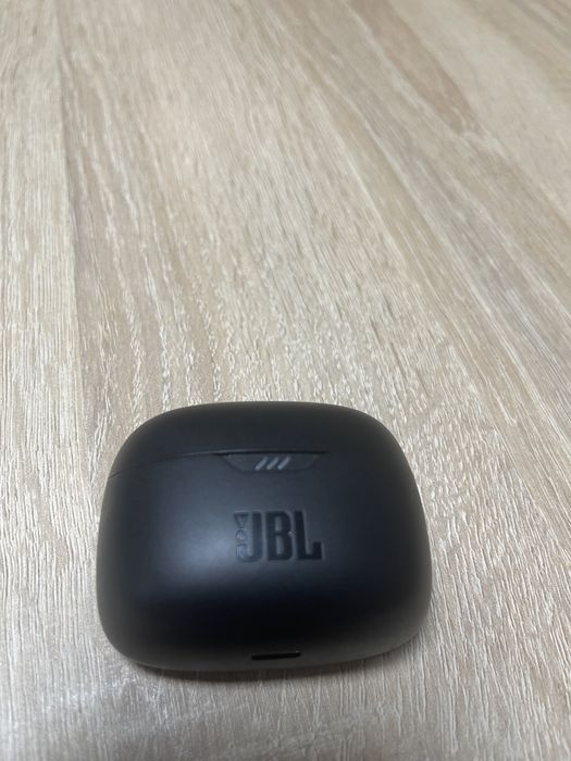Vand 2 perechi de casti JBL