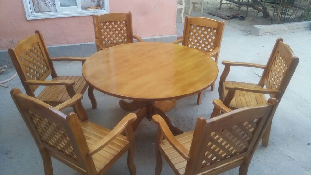 Sifatli eshik deraza va stol stullar