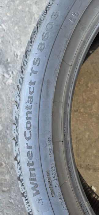 4 anvelope iarna Continental 245/40/21.Pretul este pe bucata.
