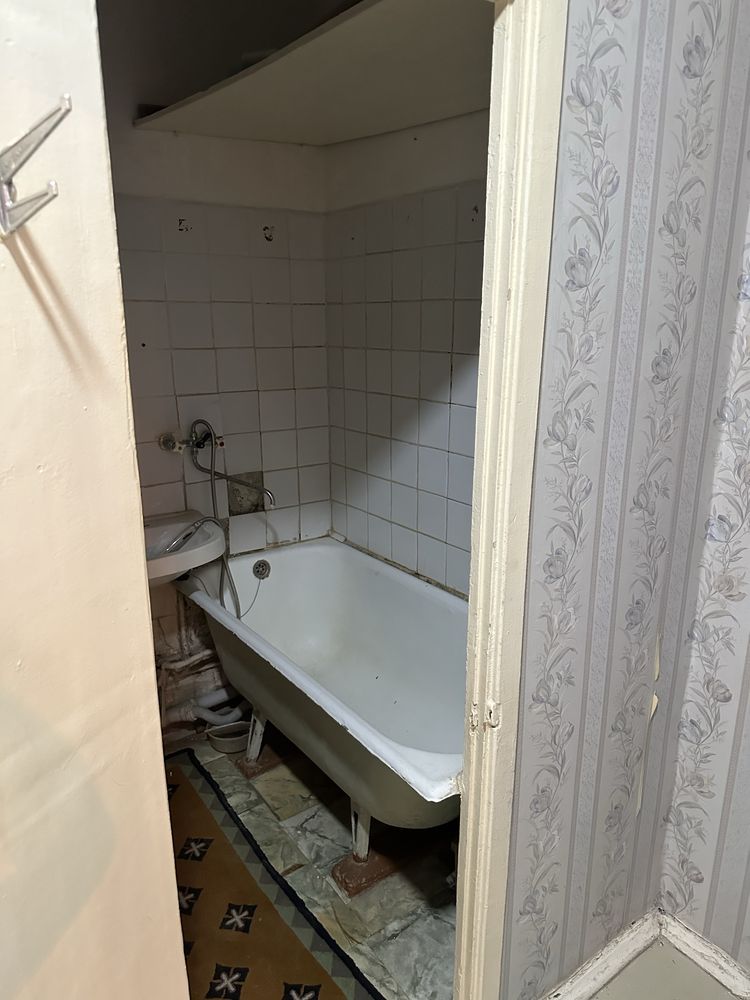 3 xonalik 3 etaj 5 etajlk dom yangi masjid oldida mira koʻchasi