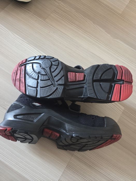 Vând Uvex mărimea 38