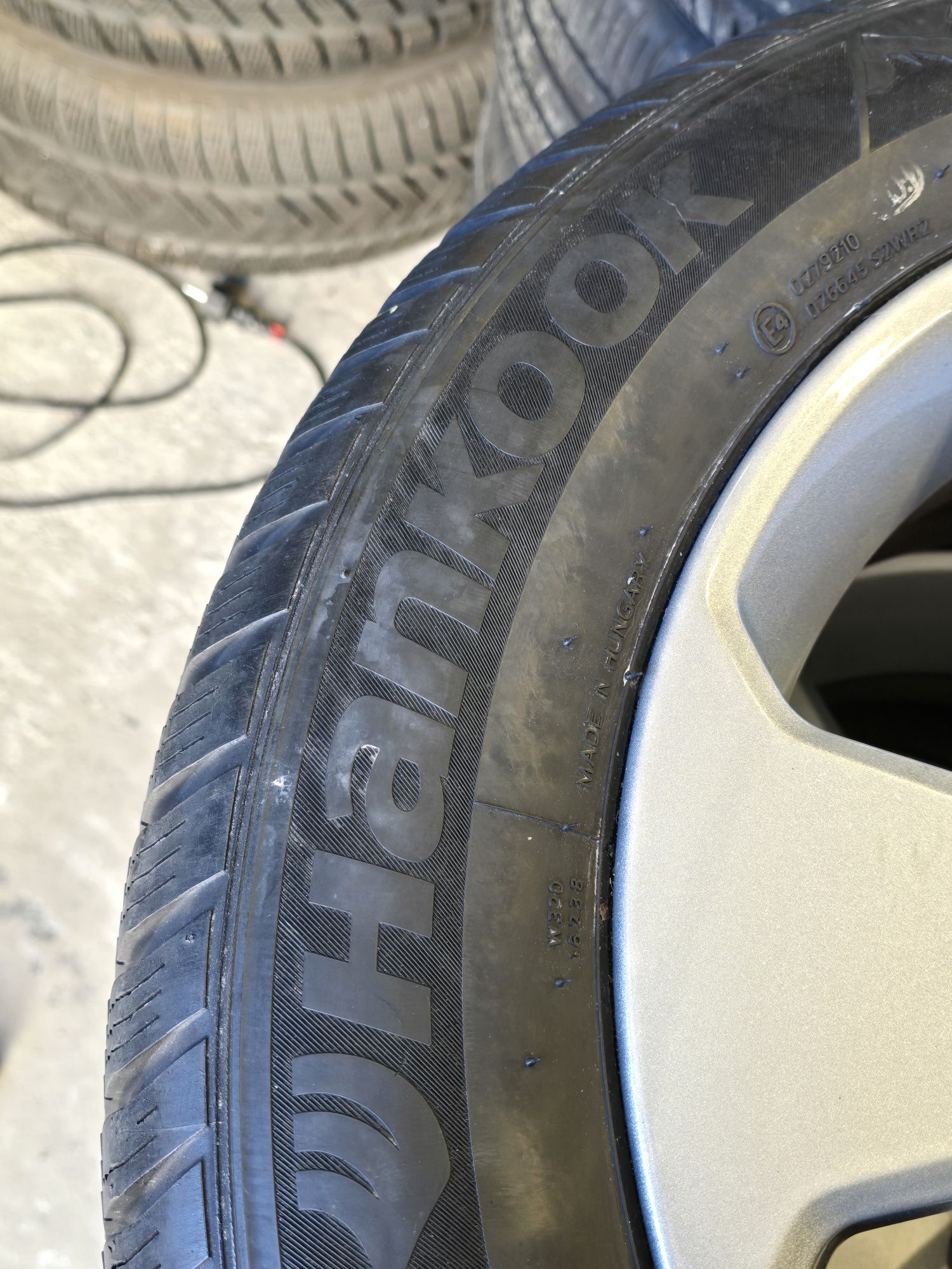 4 Броя 215/60/17 Hankook 2x6mm 2x5,2mm
