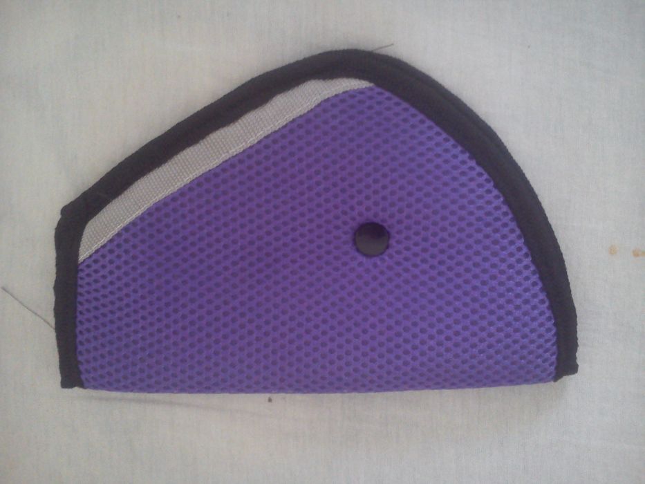 Триъгълници за автоколан за деца,различни цветове-нови