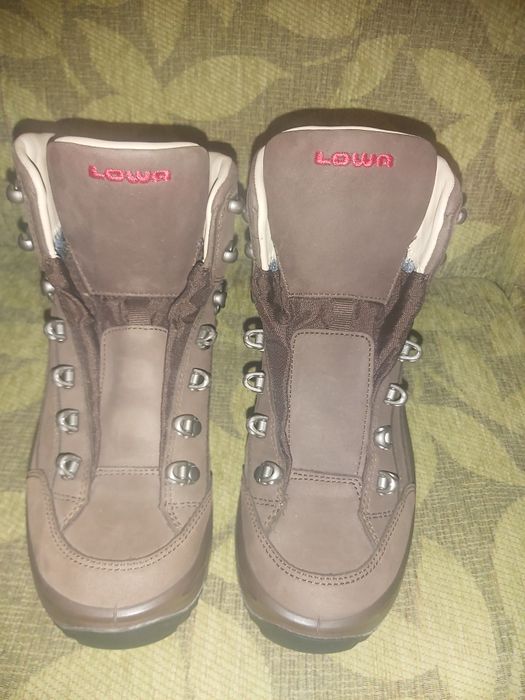 Дамски туристически обувки Lowa GTX