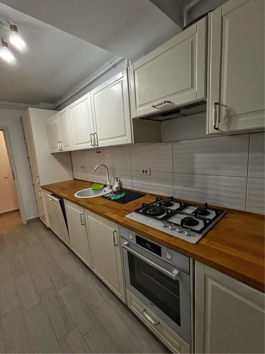 Apartament 3 camere cu loc de parcare