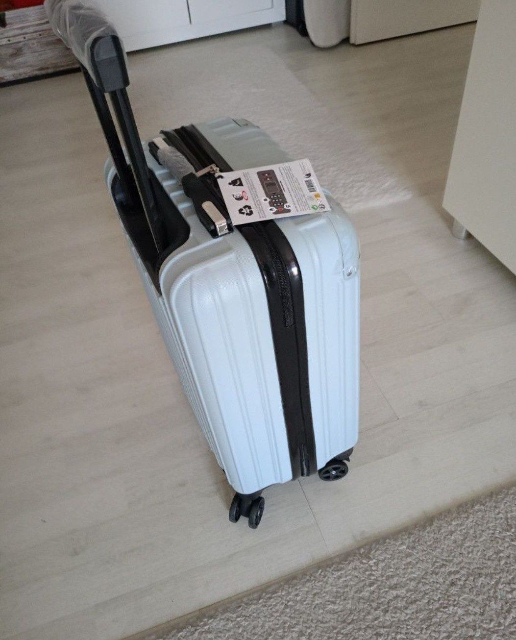 Vând troler 55 cm, nou produs de calitate superioara.