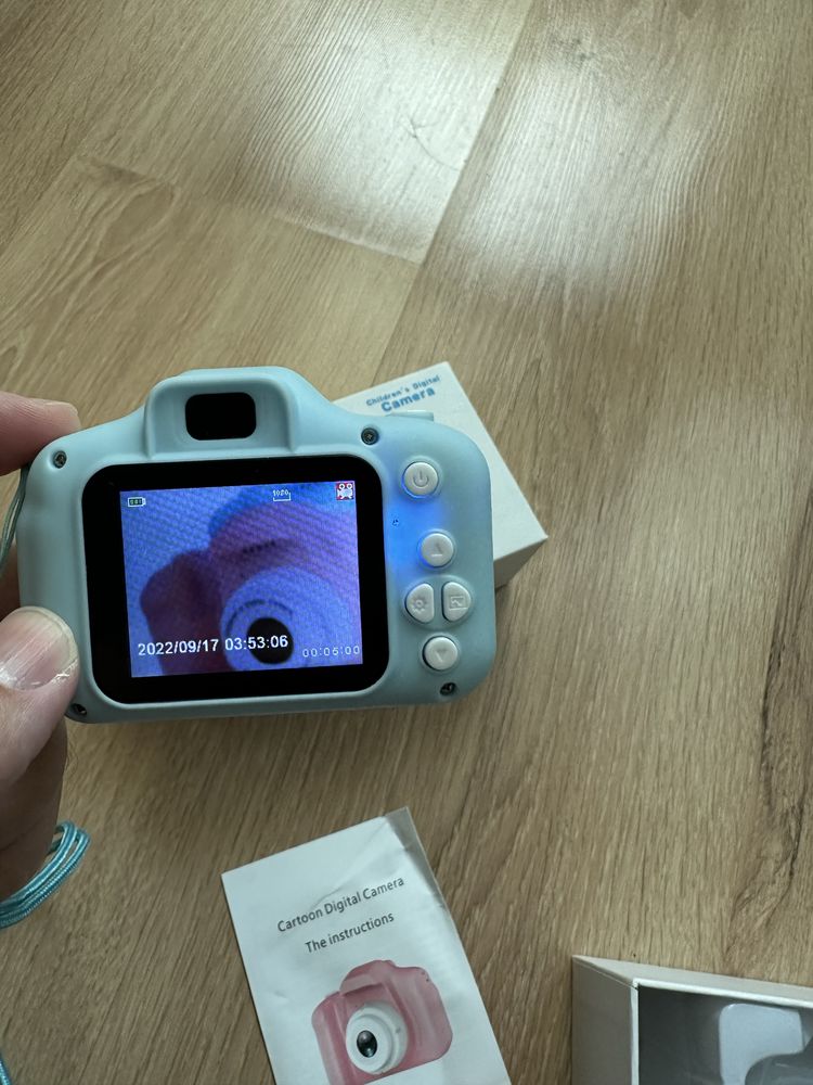 Продавам детско фотоапаратче за момченце с подарък